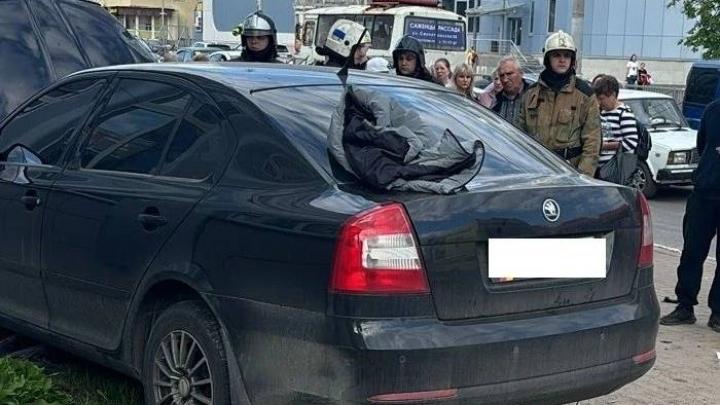 Авария в центре Калуги: «Шкода» сбила женщину и врезалась в стену филармонии — Настоящий Обнинск