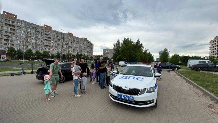 Сотрудники Госавтоинспекции г. Обнинск организовали праздник безопасности дорожного движения «Знай, помни, соблюдай» — Настоящий Обнинск