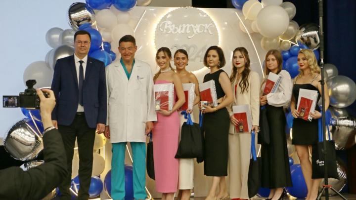 В Обнинске вручили дипломы выпускникам медицинского факультета ИАТЭ — Настоящий Обнинск