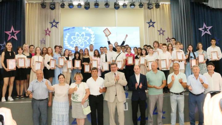 Одаренным детям наукограда вручили премии за достижения в образовании, спорте, культуре и искусстве — Настоящий Обнинск