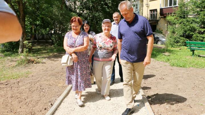 В Обнинске депутат проверил ход благоустройства территорий ТОС — Настоящий Обнинск