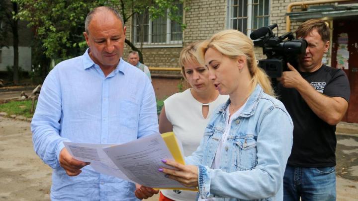 Дмитрий Самбуров оценил ход благоустройства дворовой территории в Обнинске — Настоящий Обнинск