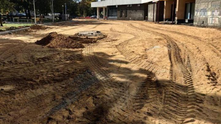 Началась подготовка основания для укладки плитки на Треугольной улице — Настоящий Обнинск