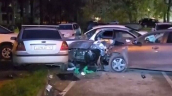 Пьяная автоледи в Обнинске повредила пять автомобилей во дворе — Настоящий Обнинск