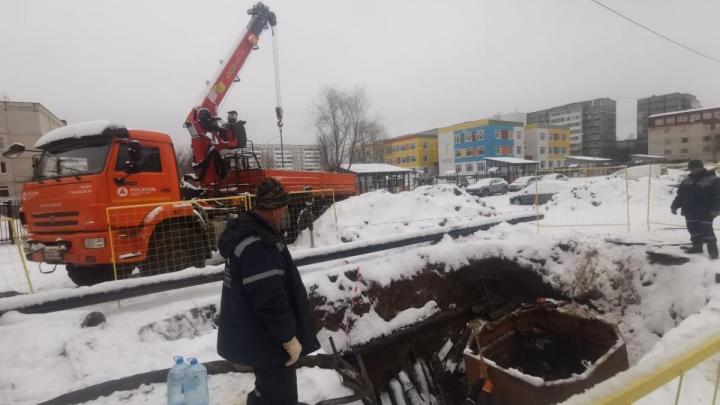 В Обнинске проводят замену водопроводной трубы в районе дома Гагарина, 12 — Настоящий Обнинск
