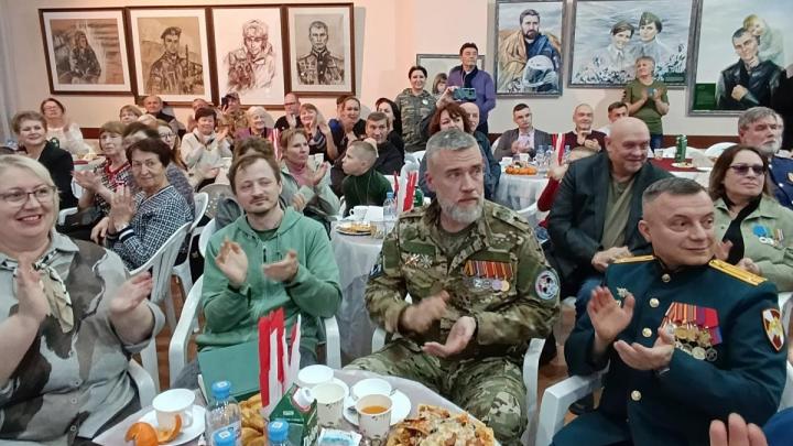 В Городском клубе ветеранов прошёл праздничный вечер ко Дню добровольца — Настоящий Обнинск