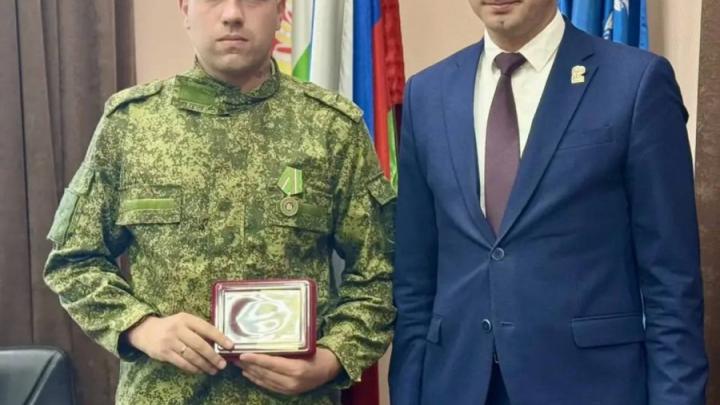 Ефрейтор Сергей Беженар награждён медалью Калужской области «За мужество и самоотверженность» — Настоящий Обнинск