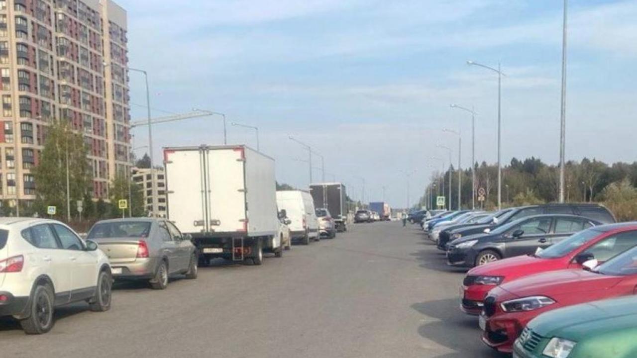 Жители ЖК «Олимп» предлагают перенести сельскохозяйственную ярмарку на другую парковку — Настоящий Обнинск